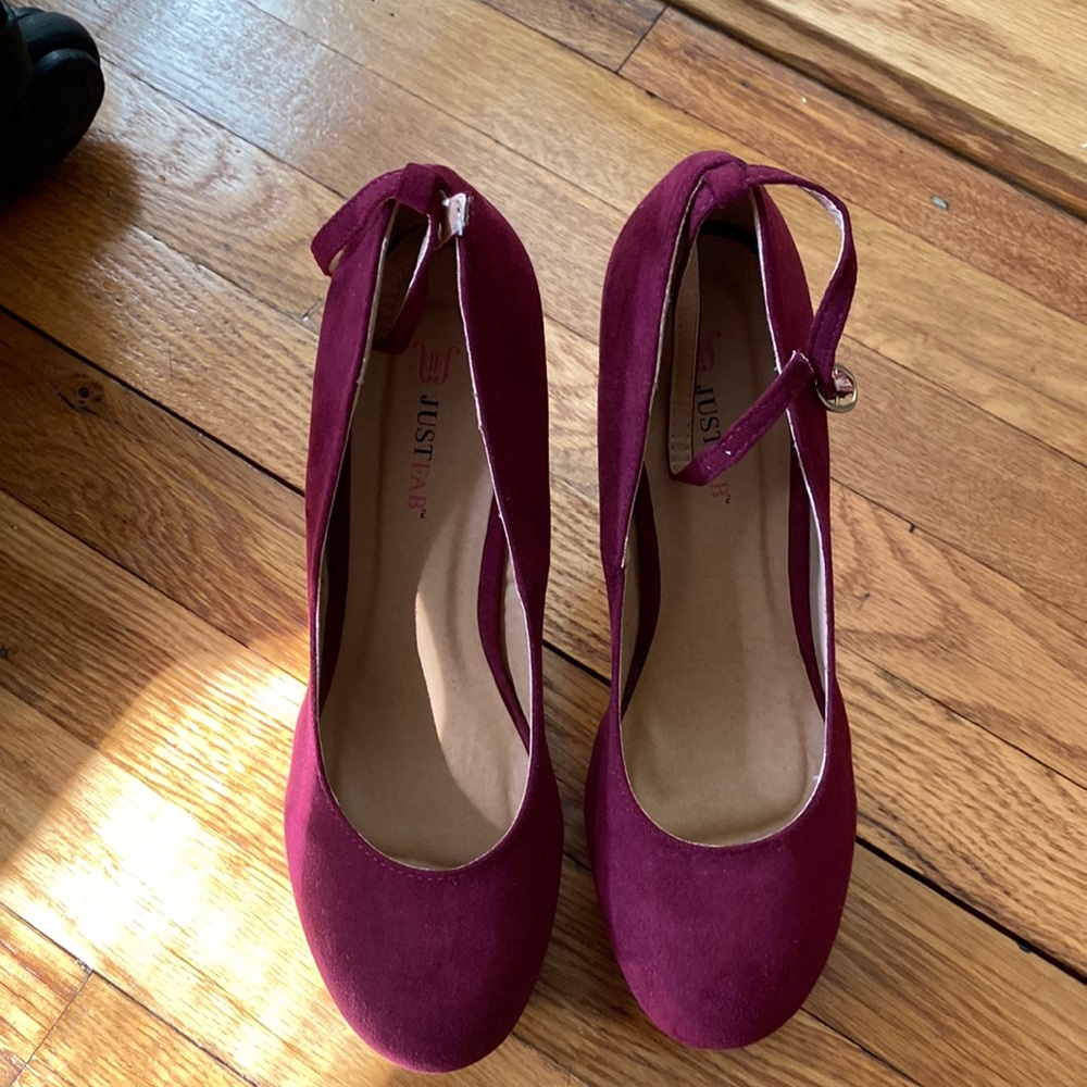 NEW Size 8.5 Just Fab Maroon Wedge Heel Ankle Strap
